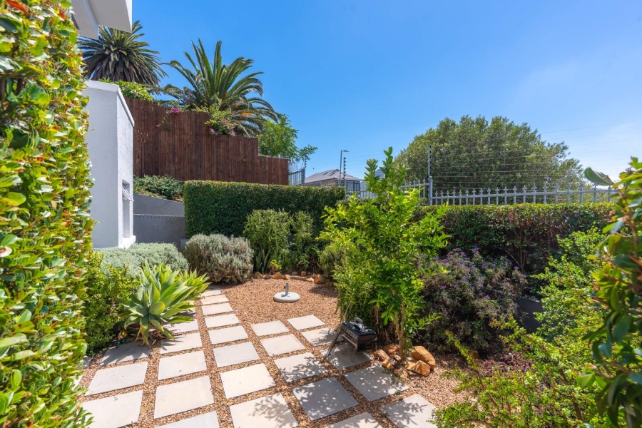 1 Bedroom Property for Sale in Vredehoek Western Cape